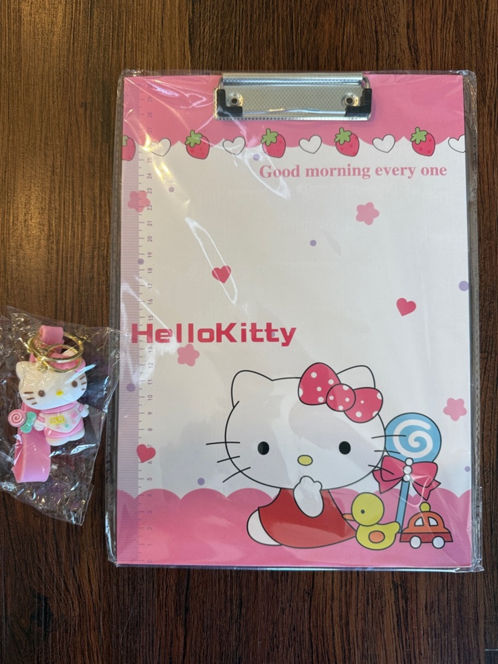 Hello Kitty Sanrio Bundle Clipboard & Keychain NWT